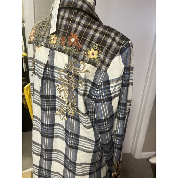 Large Embroidered Plaid Women’s Blouse Blue By Paparazzi nWT Flannel Top - Picture 8 of 9